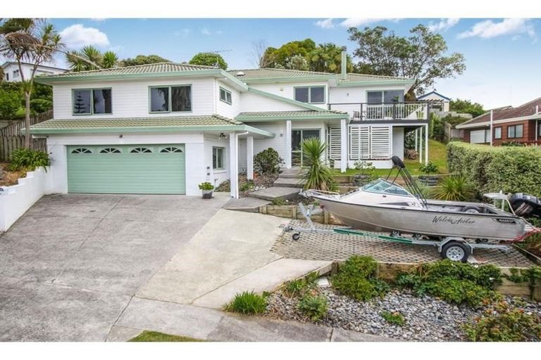 Photo of property in 11 Halder Place, Torbay, Auckland, 0632