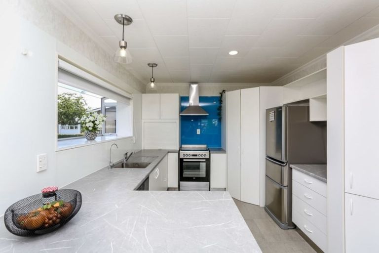 Photo of property in 7 Tukapa Street, Westown, New Plymouth, 4310