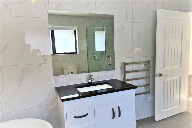 Photo of property in 50 Ashley Avenue, Long Bay, Auckland, 0630