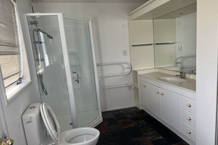 Photo of property in 18 Bradbury Road, Botany Downs, Auckland, 2010