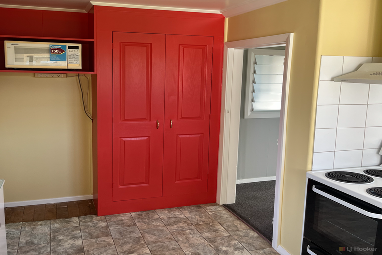 Photo of property in 12 Betten Street, Waimate, 7924