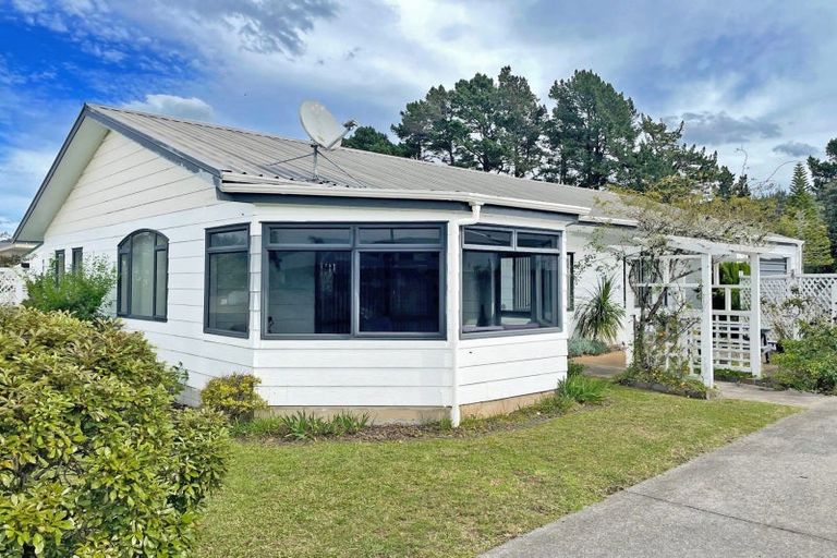 Photo of property in 130 Mayfair Avenue, Whangamata, 3620
