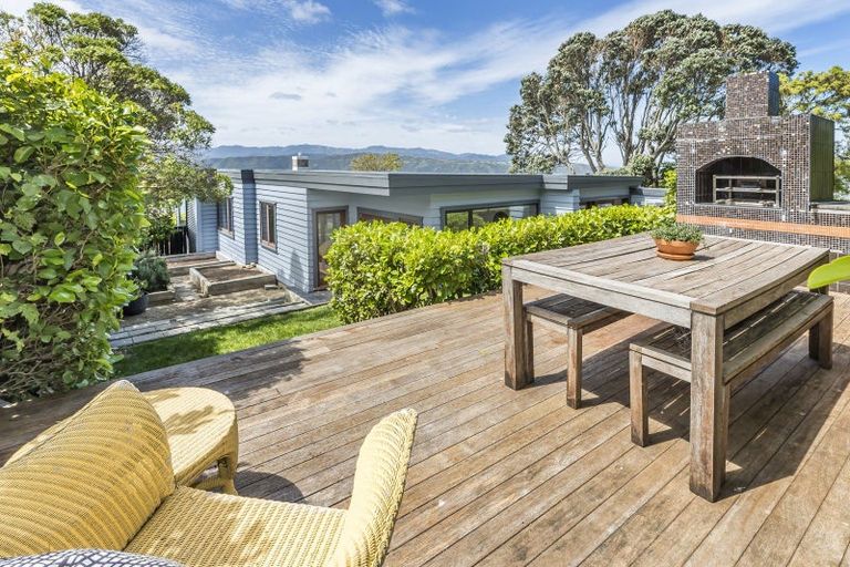 Photo of property in 22 Tai Paku Paku Road, Karaka Bays, Wellington, 6022