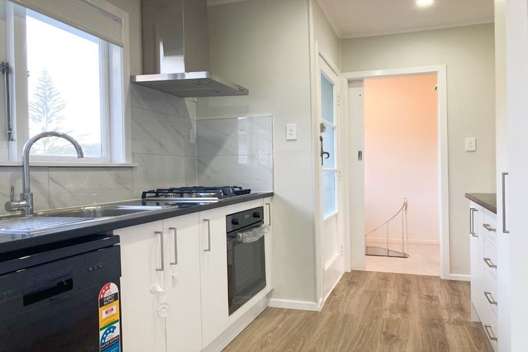 Photo of property in 80 Stottholm Road, Titirangi, Auckland, 0604