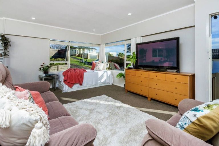 Photo of property in 1/25 Mayall Avenue, Beach Haven, Auckland, 0626