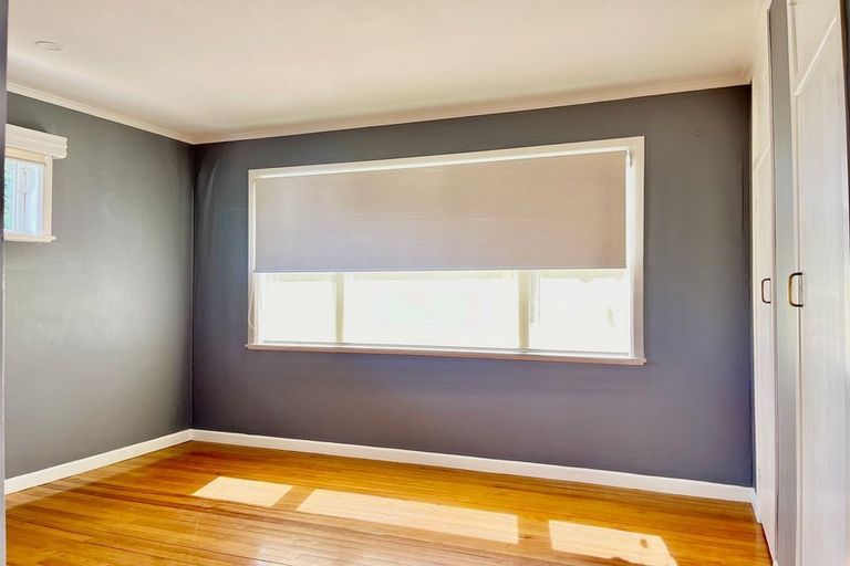 Photo of property in 46 Kelman Road, Kelston, Auckland, 0602