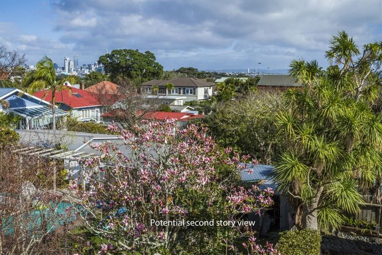 Photo of property in 2/55 Aramoana Avenue, Devonport, Auckland, 0624