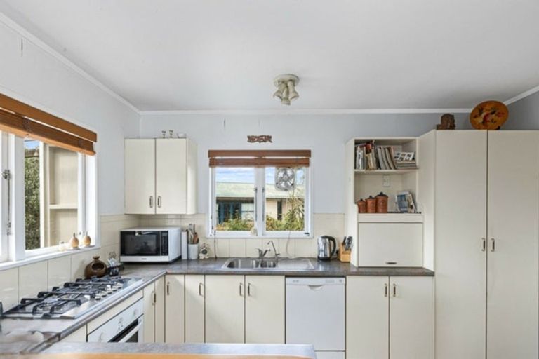 Photo of property in 7 Hilling Street, Titirangi, Auckland, 0604