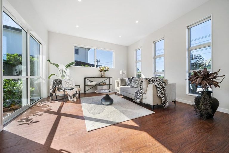 Photo of property in 5 Lyttelton Avenue, Forrest Hill, Auckland, 0620