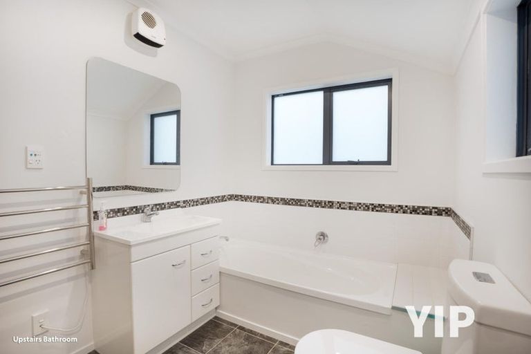 Photo of property in 140 Woodman Drive, Tawa, Wellington, 5028