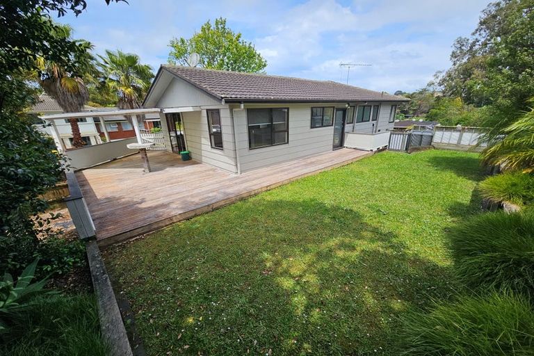 Photo of property in 1/4 Tallington Crescent, Torbay, Auckland, 0630