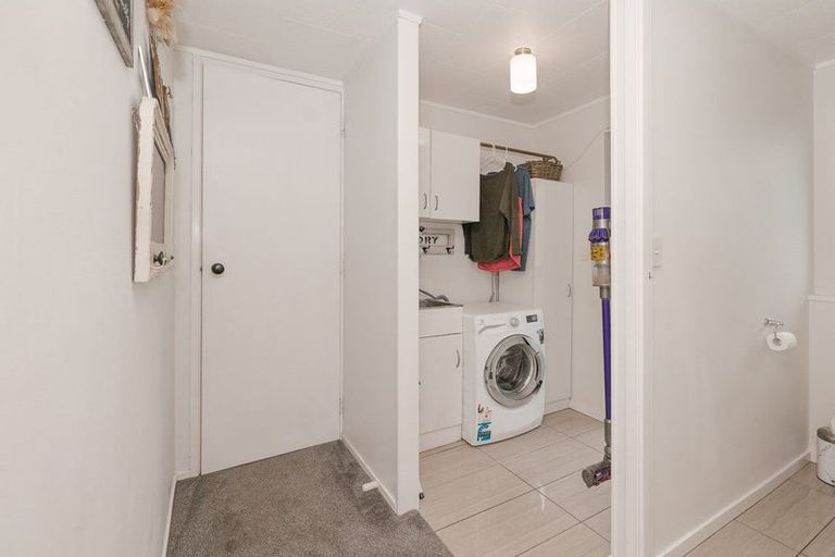 Photo of property in 21 Peppertree Glade, Kelvin Grove, Palmerston North, 4414
