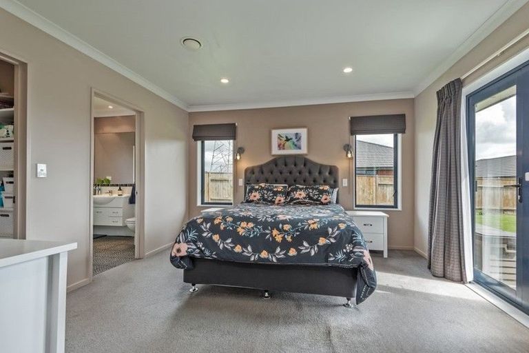 Photo of property in 186 Pacific Drive, Fitzherbert, Palmerston North, 4410