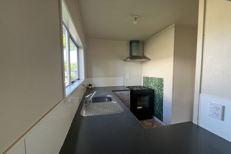Photo of property in 99 Kemp Road, Massey, Auckland, 0614