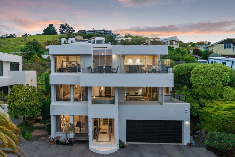 Photo of property in 6 Horizon Heights, Redcliffs, Christchurch, 8081