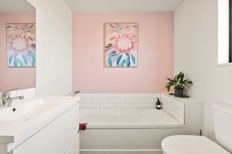 Photo of property in 19 Maize Street, Jacks Point, Queenstown, 9371