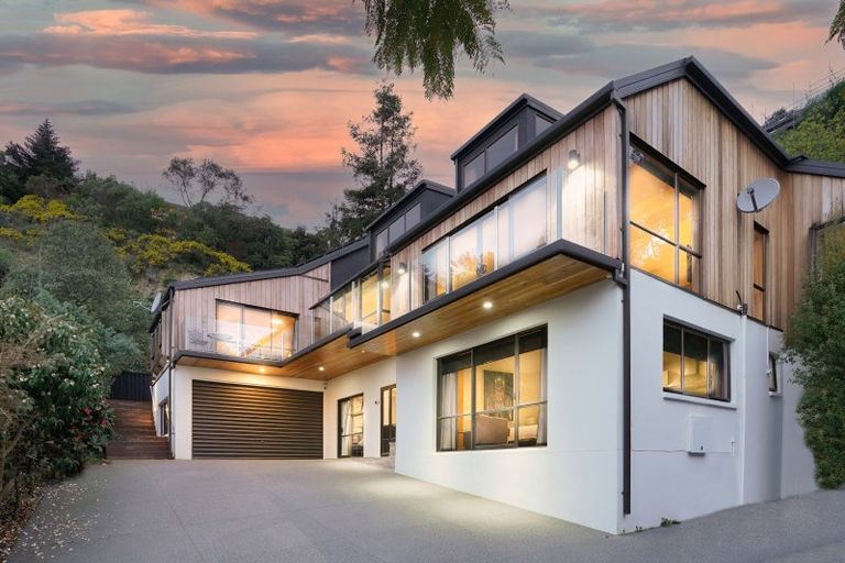 Photo of property in 2 Cannon Hill Crescent, Mount Pleasant, Christchurch, 8081