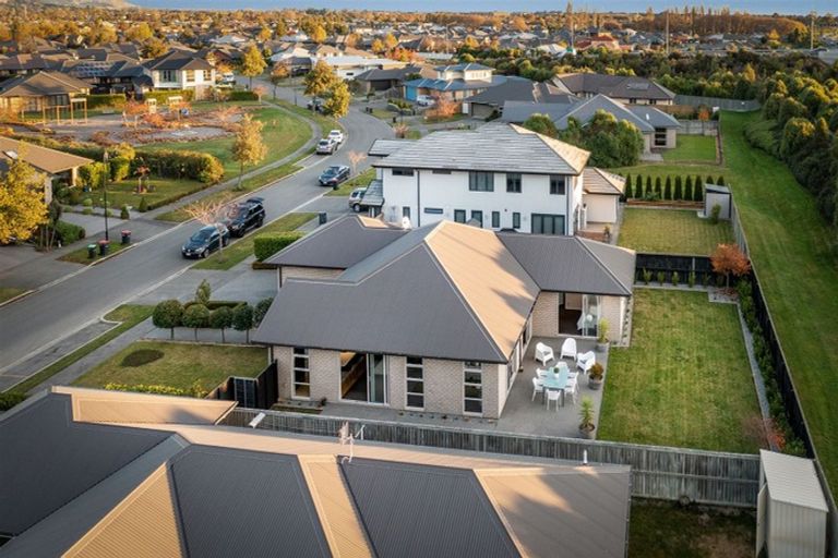 Photo of property in 33 Mariposa Crescent, Aidanfield, Christchurch, 8025