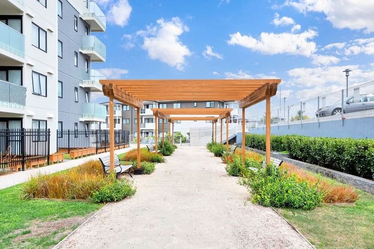 Photo of property in Apollo Apartments, 10/46g Rosedale Road, Rosedale, Auckland, 0632