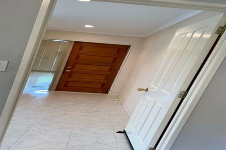 Photo of property in 31 Macnean Drive, East Tamaki Heights, Auckland, 2016