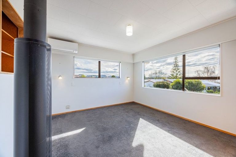 Photo of property in 48 Spriggs Crescent, Greenmeadows, Napier, 4112