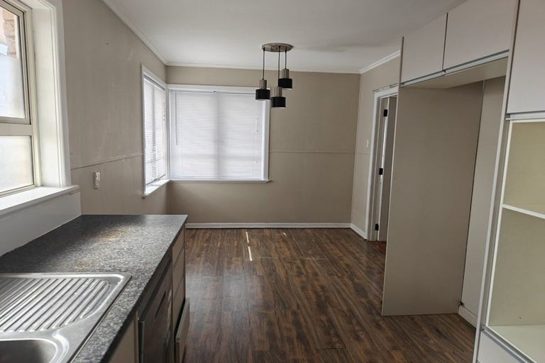 Photo of property in 94 Lincoln Road, Henderson, Auckland, 0610