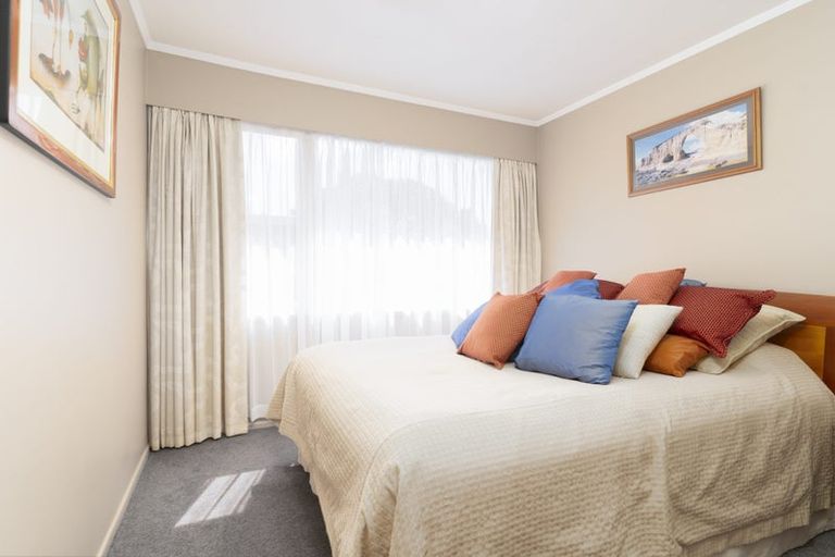 Photo of property in 48 Churton Drive, Churton Park, Wellington, 6037