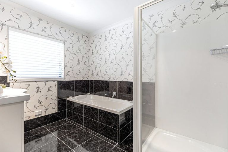 Photo of property in 18 Ko Place, Pyes Pa, Tauranga, 3112