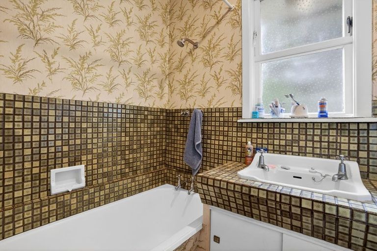 Photo of property in 15 Rosecamp Road, Beach Haven, Auckland, 0626