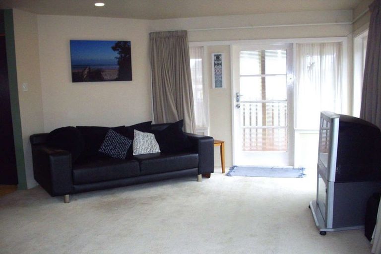 Photo of property in 295 Don Buck Road, Massey, Auckland, 0614