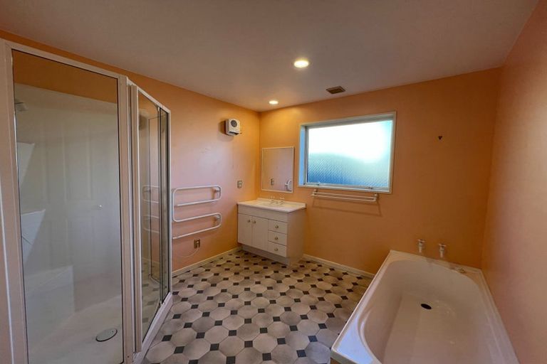 Photo of property in 2 Garland Terrace, Kelvin Heights, Queenstown, 9300