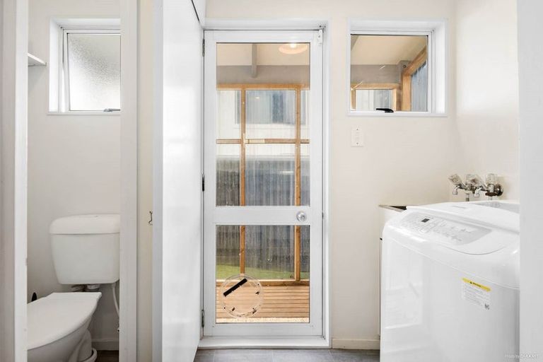 Photo of property in 2/494 East Coast Road, Windsor Park, Auckland, 0630