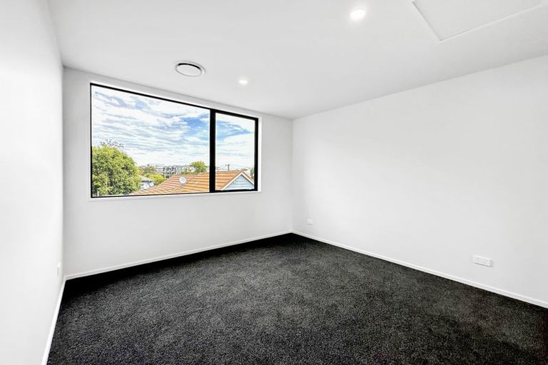 Photo of property in 2/74 Caledonian Road, St Albans, 8014
