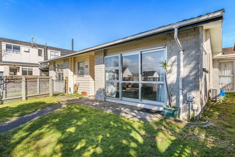 Photo of property in 2 Cobar Close, Maupuia, Wellington, 6022