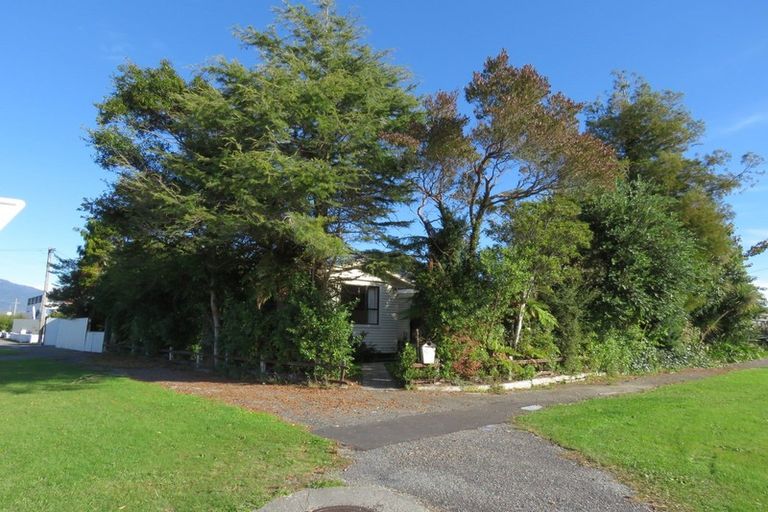 Photo of property in 40 Disraeli Street, Westport, 7825