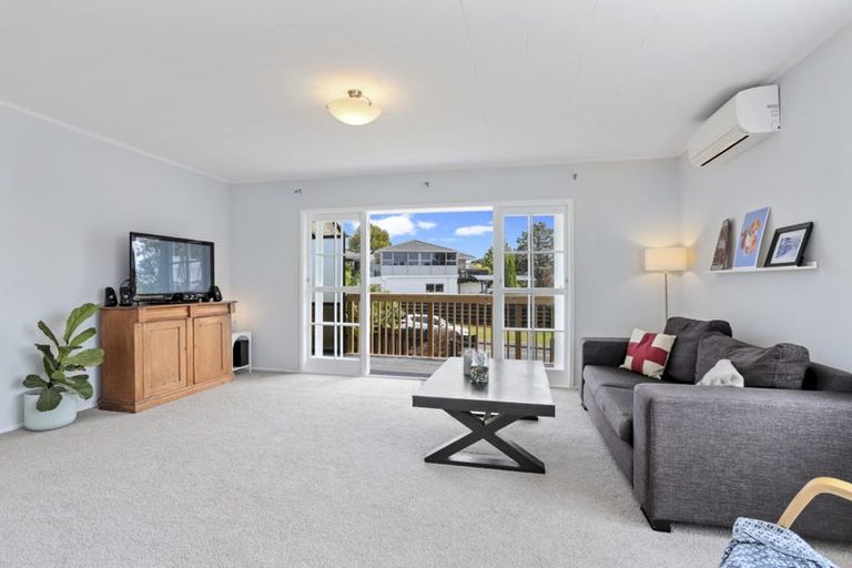 Photo of property in 39 Butterworth Drive, Glendene, Auckland, 0602