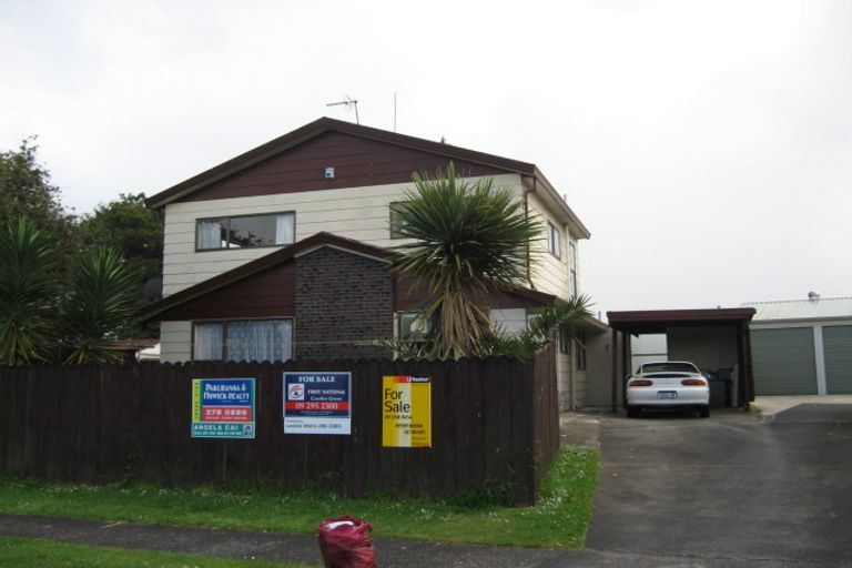 Photo of property in 2/56 Challen Close, Conifer Grove, Takanini, 2112