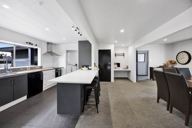 Photo of property in 52 Murray Avenue, Hawera, 4610