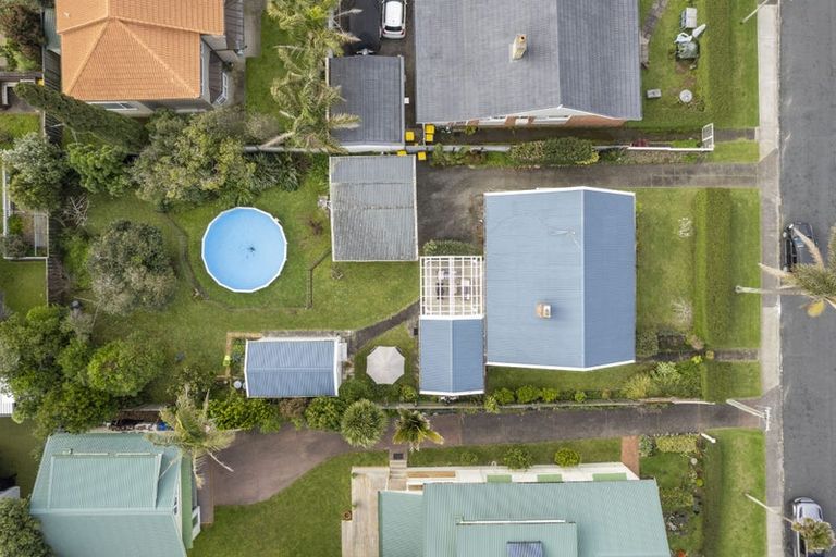 Photo of property in 16 Ocean View Road, Milford, Auckland, 0620