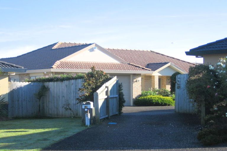 Photo of property in 16 Nad Place, East Tamaki Heights, Auckland, 2016