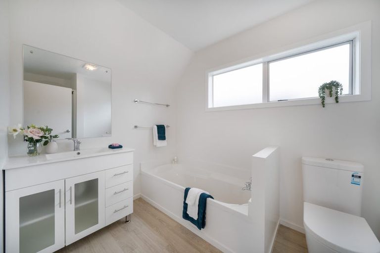 Photo of property in 8a Alister Way, Churton Park, Wellington, 6037