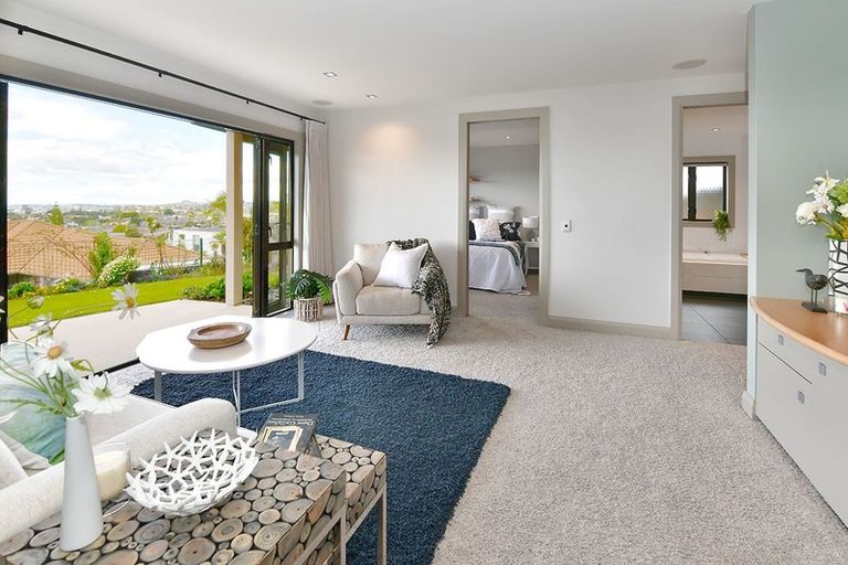 Photo of property in 37 Grovenor Drive, Orewa, 0931