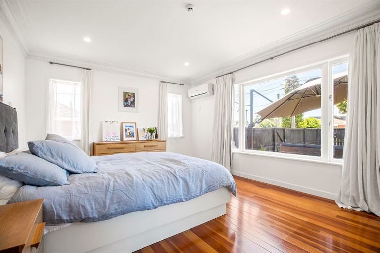 Photo of property in 16 Taikata Road, Te Atatu Peninsula, Auckland, 0610