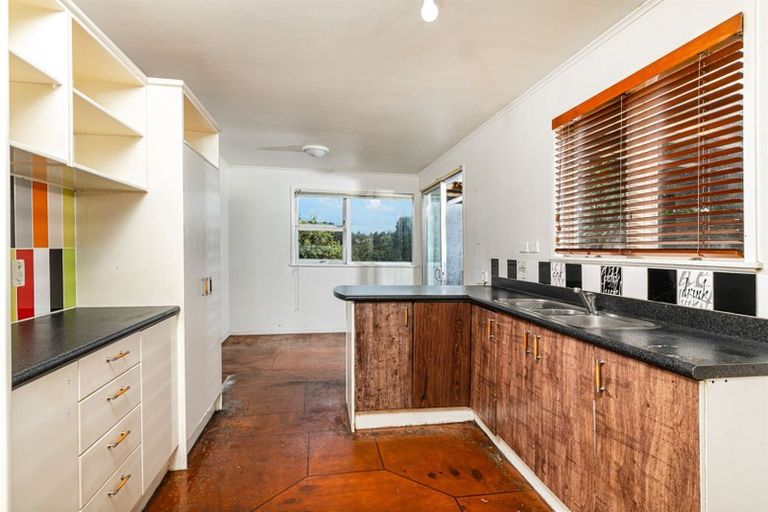 Photo of property in 14 Roick Parade, Glen Eden, Auckland, 0602