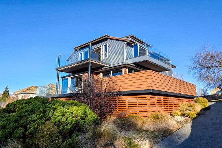 Photo of property in 35 Aorangi Crescent, Lake Tekapo, 7999