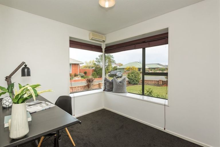 Photo of property in 18 Innisfree Place, Northwood, Christchurch, 8051