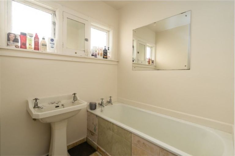 Photo of property in 61 Waltham Road, Sydenham, Christchurch, 8023