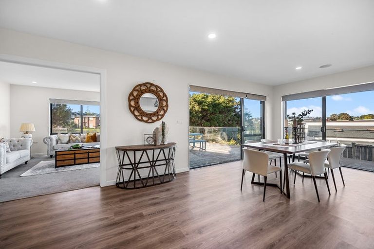 Photo of property in 14 Rathmullen Place, Pinehill, Auckland, 0632