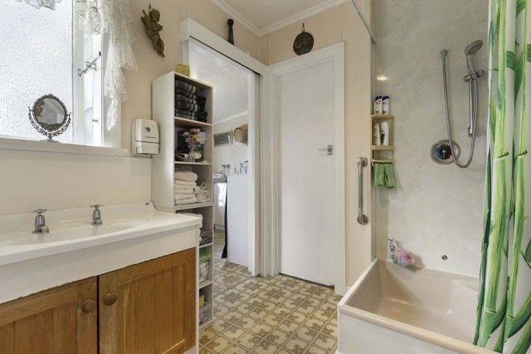 Photo of property in 120 Browne Street, Waitara, 4320