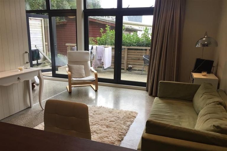 Photo of property in 59u7 Mortimer Terrace, Brooklyn, Wellington, 6021